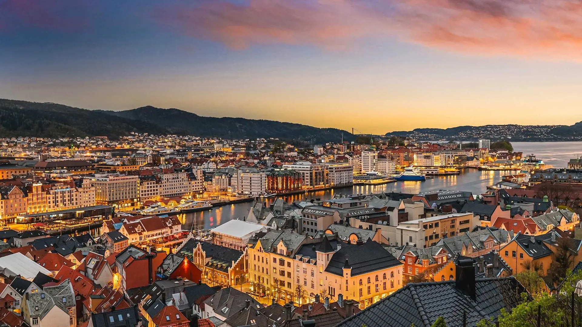 Dinbnb Home - History Meets Modern I 3-Story Bergen House 0*,  Norway