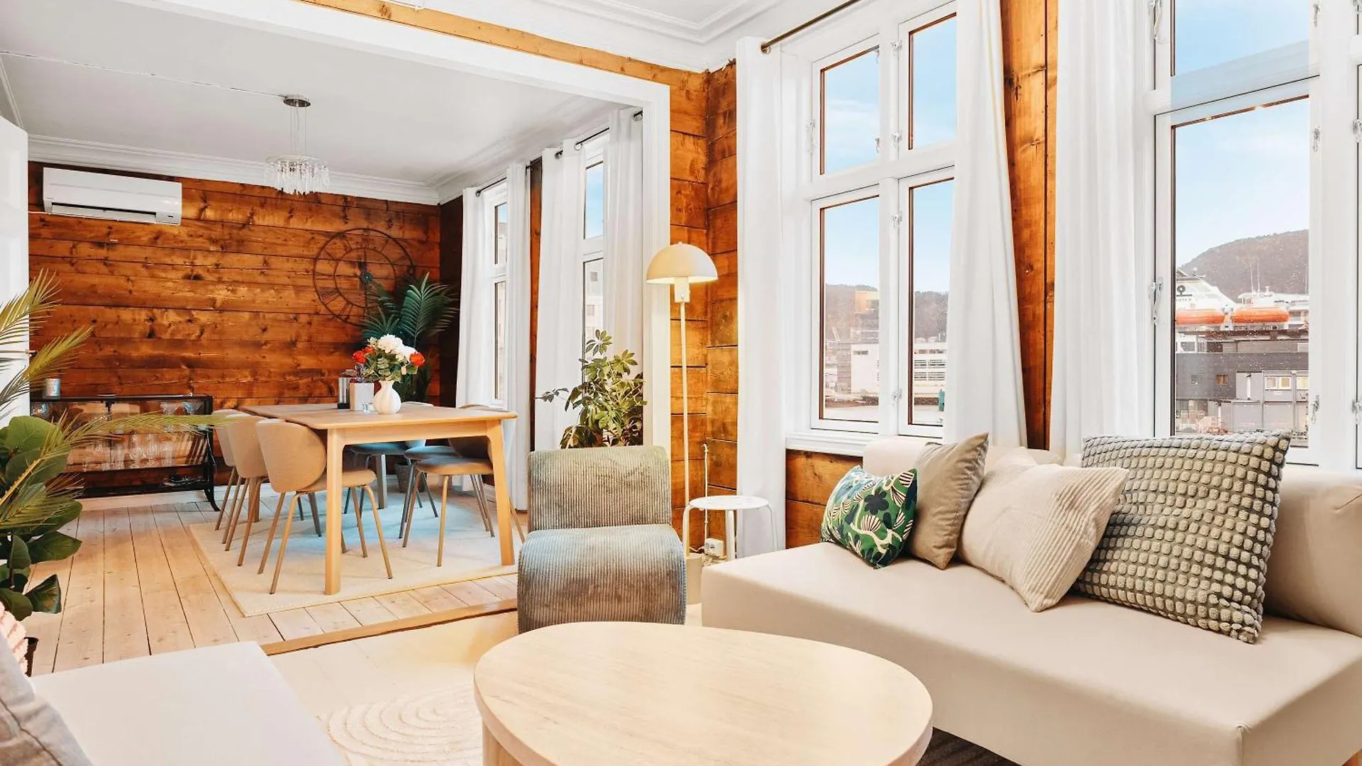 Dinbnb Home - History Meets Modern I 3-Story Bergen House