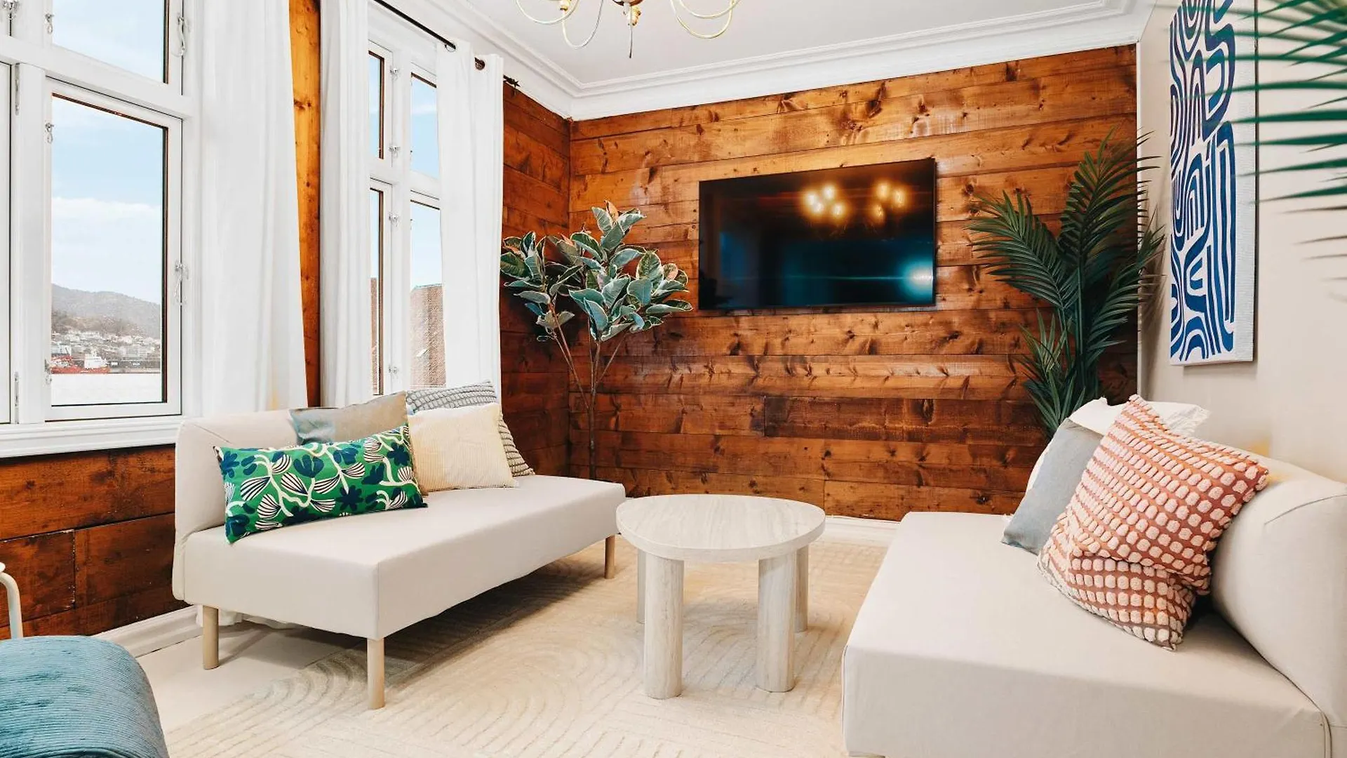 Dinbnb Home - History Meets Modern I 3-Story Bergen House