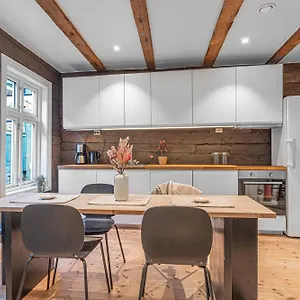  Apartment Four-story House! Newly Renovated!