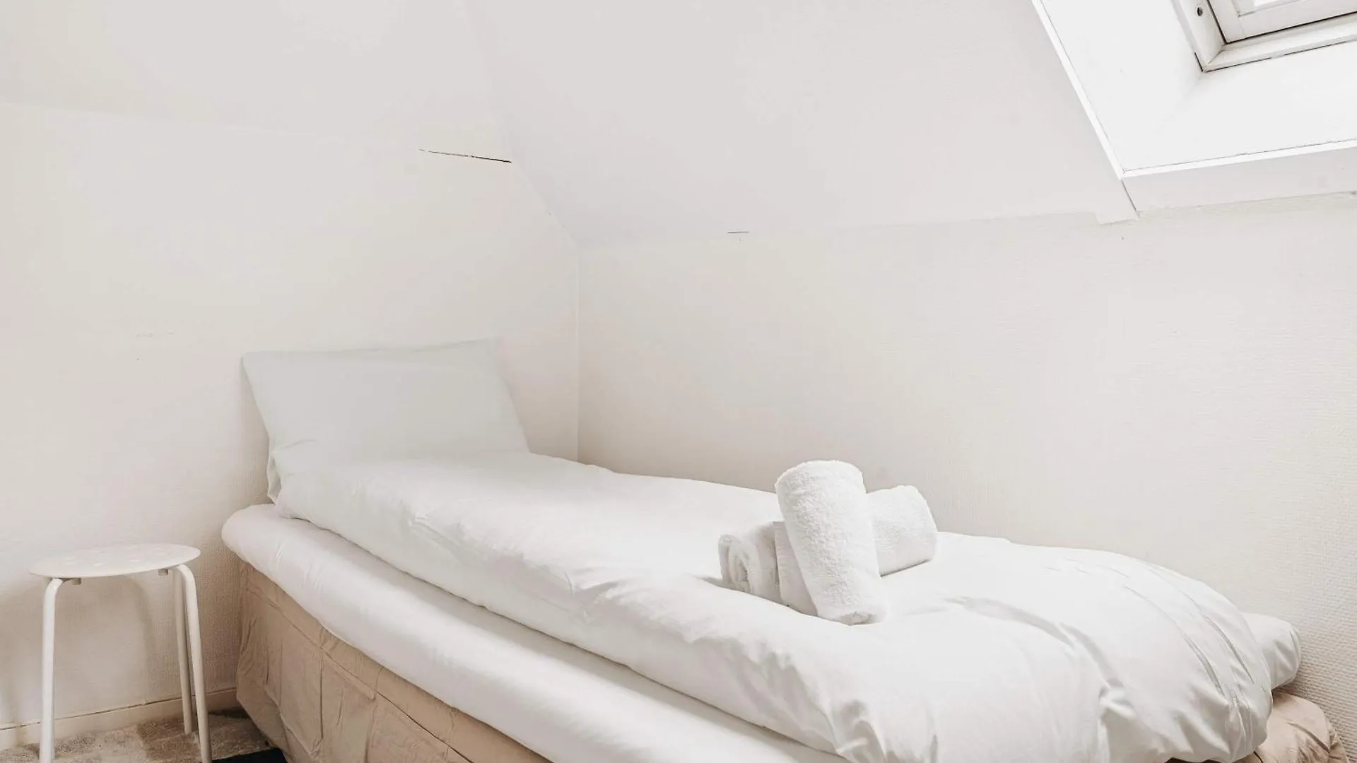 Dinbnb Home - History Meets Modern I 3-Story Bergen House 0*,